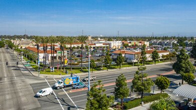 2701-2841 W Macarthur Blvd, Santa Ana, CA - VUE AÉRIENNE  vue de carte - Image1