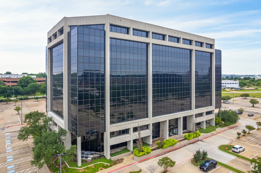 5615 Highpoint Dr, Irving, TX à louer - Photo de l’immeuble – Image 3 sur 21