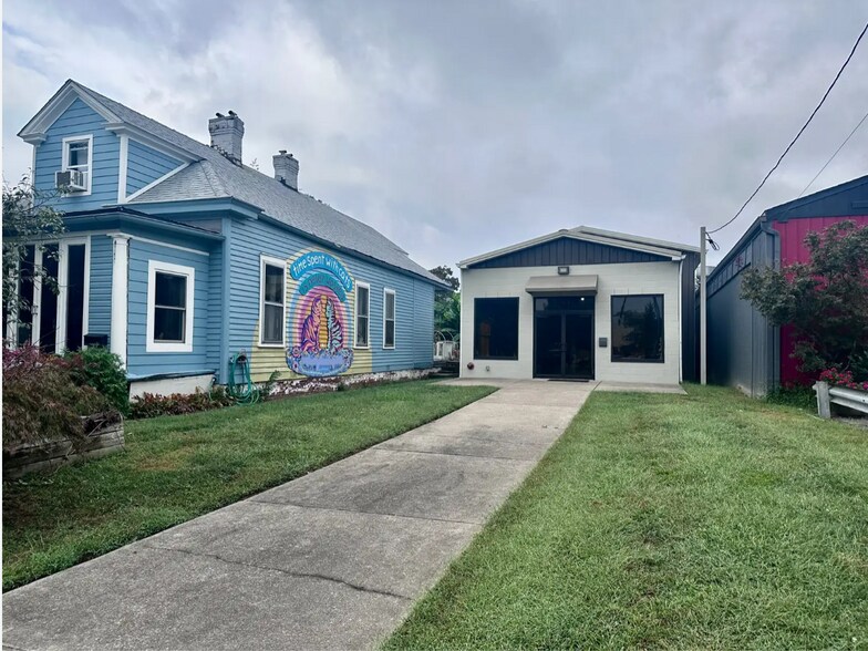 2228 Dundee Rd, Louisville, KY à vendre - Photo de l’immeuble – Image 2 sur 7