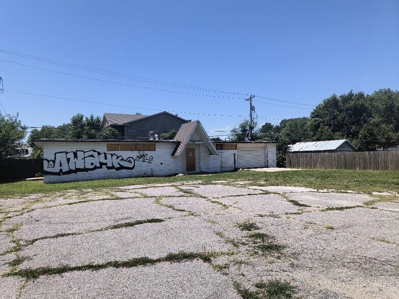 1518 E 1st St N, Wichita, KS à vendre - Photo de l’immeuble – Image 2 sur 6