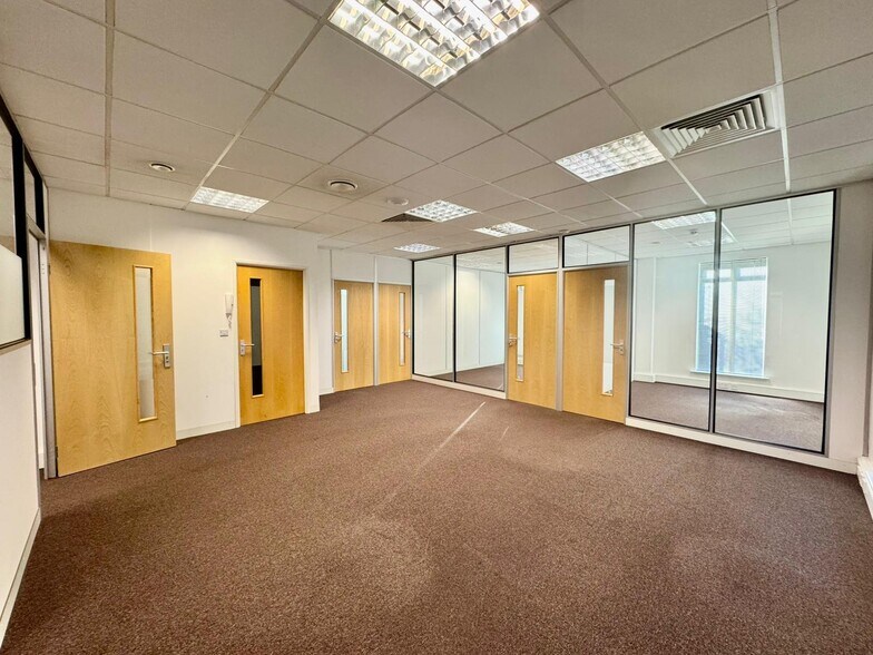 3-9 Shirwell Cres, Milton Keynes à louer - Photo de l’immeuble – Image 3 sur 9