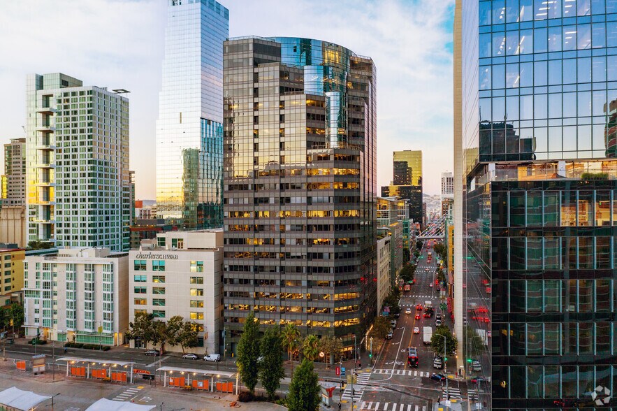 301 Howard St, San Francisco, CA à louer - Photo de l’immeuble – Image 1 sur 3