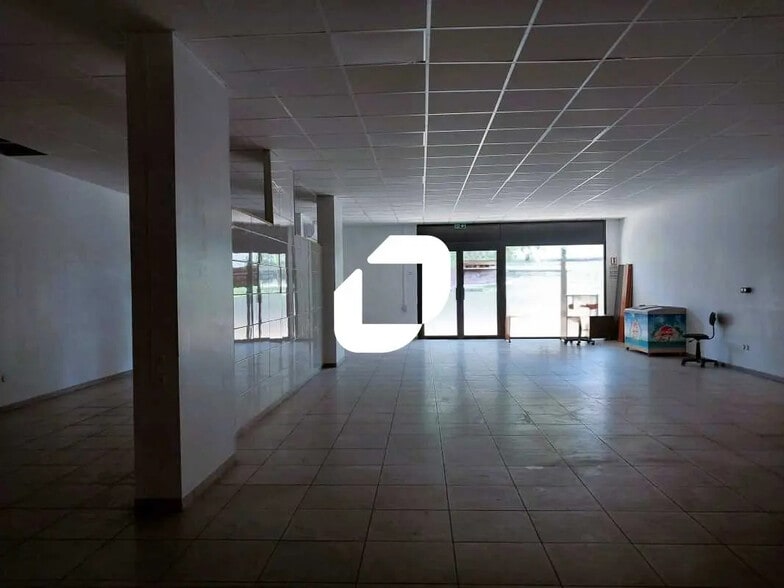 Local commercial dans Le Crès à louer - Photo de l’immeuble – Image 3 sur 11