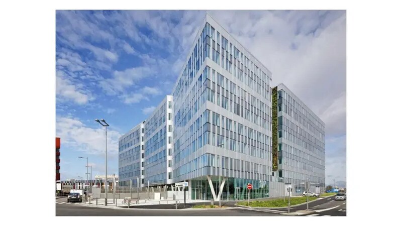 Bureau dans Nanterre à louer - Photo de l’immeuble – Image 1 sur 19