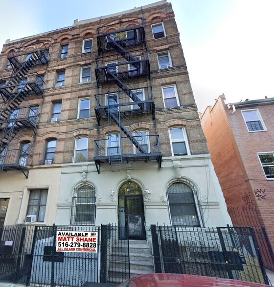 717 E 5th St, New York, NY à vendre - Photo de l’immeuble – Image 1 sur 16