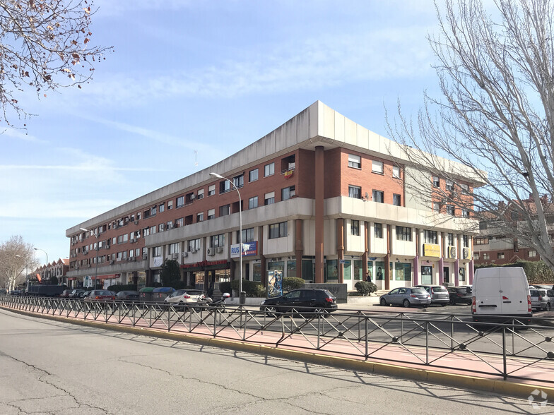 Immeuble residentiel dans Alcalá de Henares, Madrid à vendre - Photo de l’immeuble – Image 2 sur 3