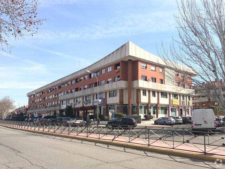 Avenida Lope De Figueroa, 18, Alcalá de Henares, Madrid à vendre - Photo de l’immeuble – Image 2 sur 3