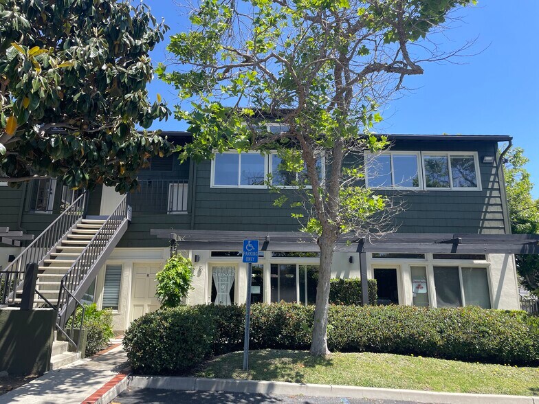 2482 Newport Blvd, Costa Mesa, CA à louer - Photo principale – Image 1 sur 27