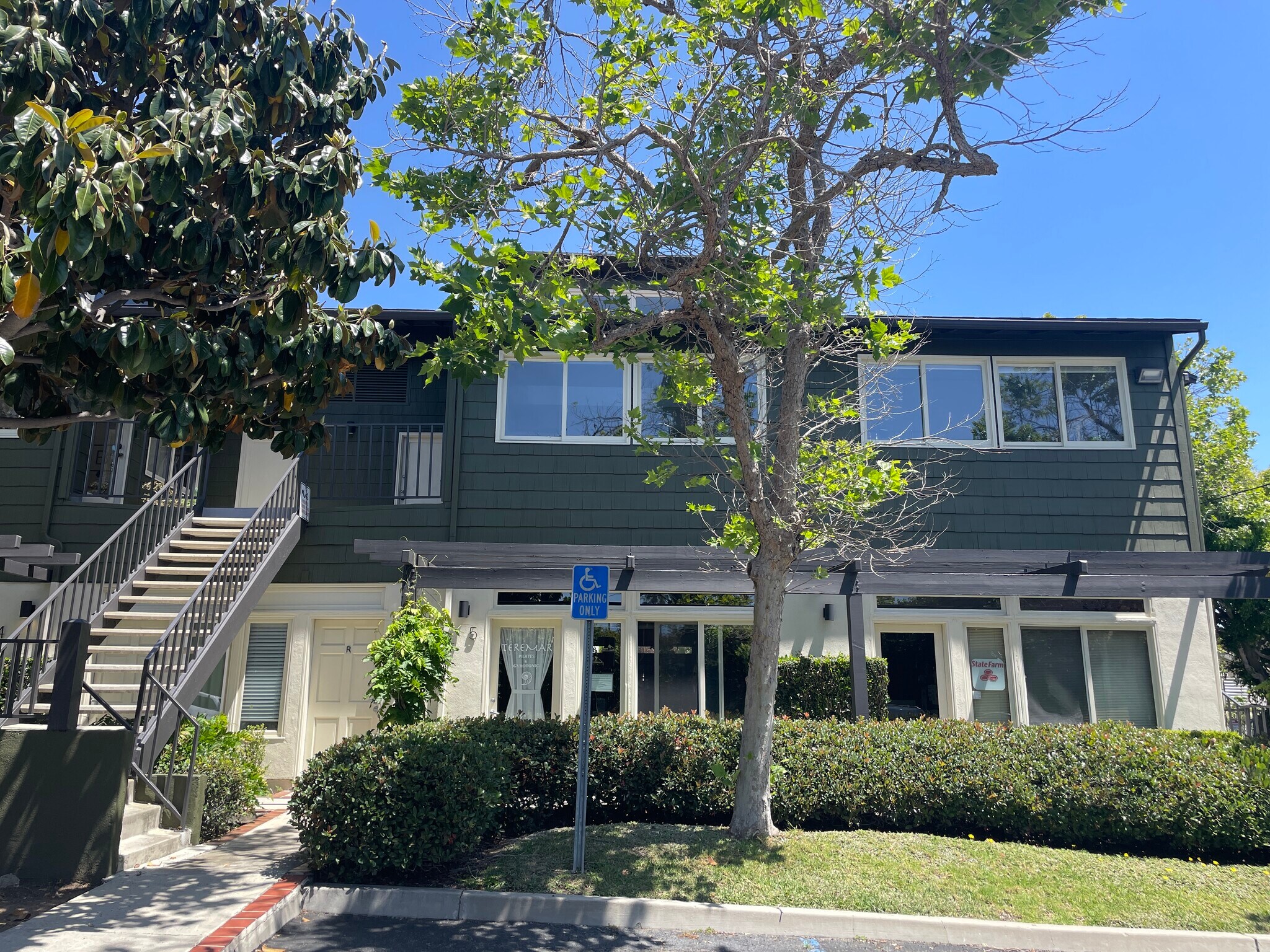 2482 Newport Blvd, Costa Mesa, CA à louer Photo principale– Image 1 sur 28