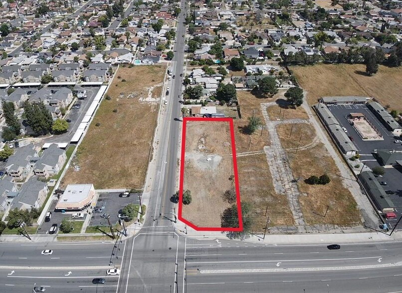 16304 Foothill Blvd, Fontana, CA à vendre - Photo de l’immeuble – Image 2 sur 12