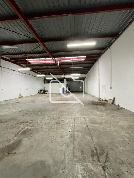 Local d’activités dans Buc à louer - Photo de l’immeuble – Image 1 sur 13