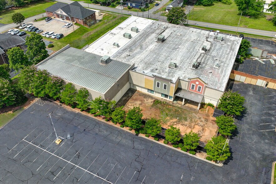 404 Hampton Ave, Pickens, SC à vendre - Photo de l’immeuble – Image 2 sur 16