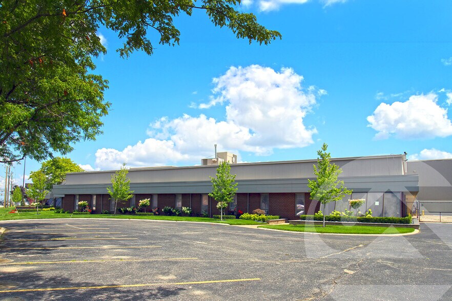 29880 Groesbeck Hwy, Roseville, MI à louer - Photo de l’immeuble – Image 2 sur 5