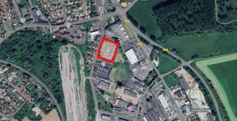 Local d'activités dans Persan à vendre - Photo de l’immeuble – Image 2 sur 5