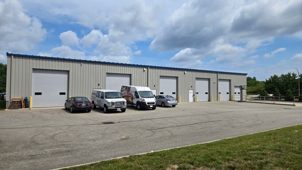 31441 Lorain Road Rd, North Olmsted, OH à louer - Photo de l’immeuble – Image 2 sur 4