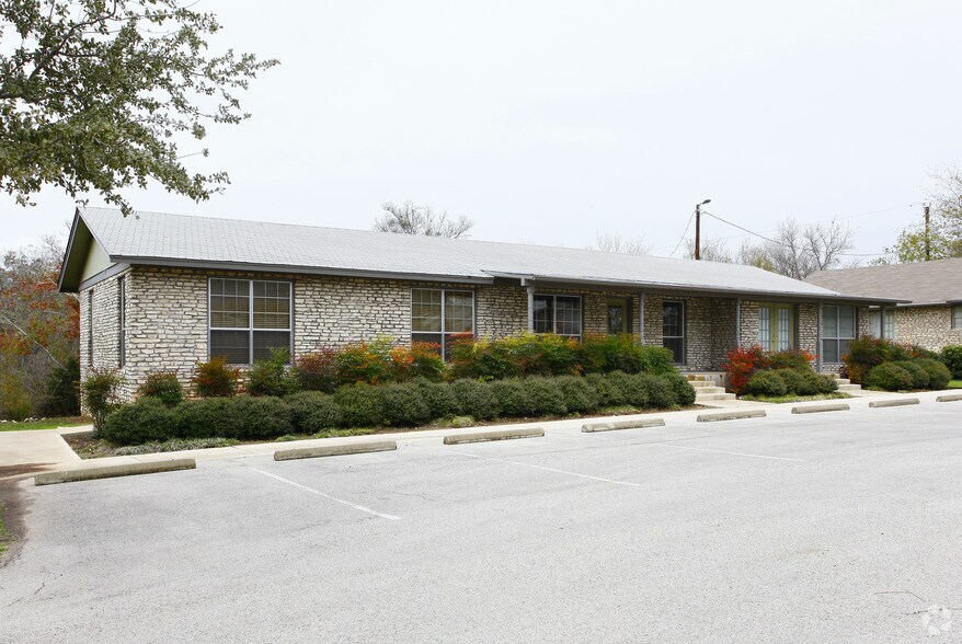 1326 W Highway 290, Dripping Springs, TX à louer - Photo principale – Image 1 sur 5