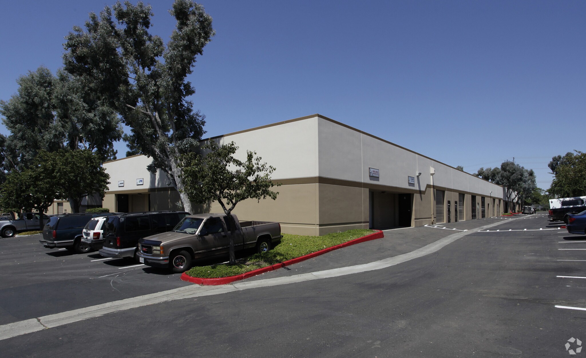 7343 Ronson Rd, San Diego, CA à louer Photo principale– Image 1 sur 7