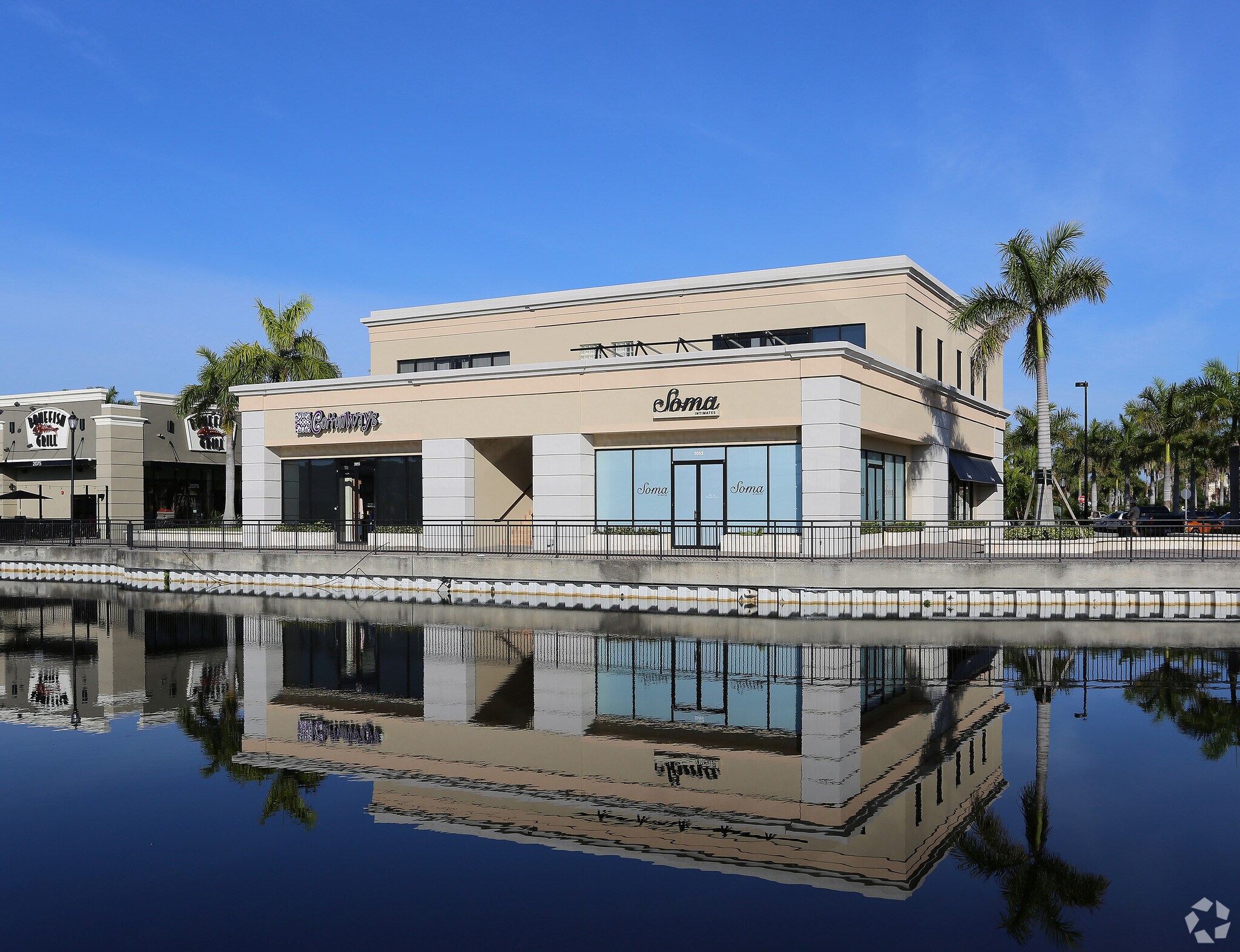 2089 Indian River Blvd, Vero Beach, FL à louer Photo de l’immeuble– Image 1 sur 15