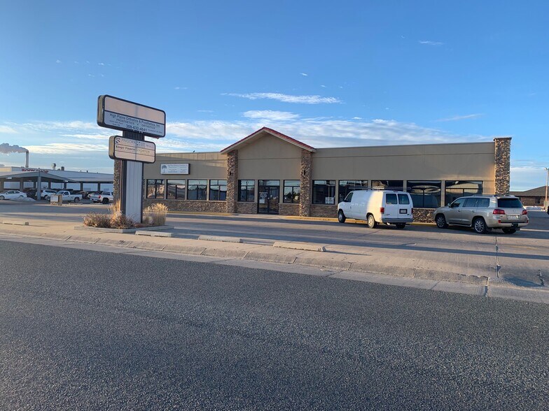 1930 E 20th Pl, Scottsbluff, NE à louer - Photo de l’immeuble – Image 3 sur 23