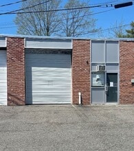 101 DuPont St, Plainview, NY à louer Photo de l’immeuble– Image 2 sur 4