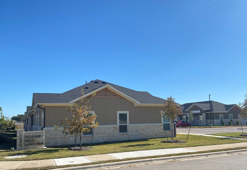 1640 Highland Falls Dr, Leander, TX à vendre - Photo de l’immeuble – Image 2 sur 22