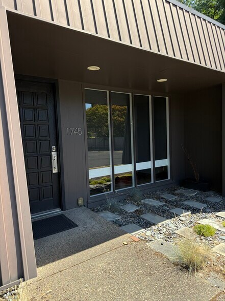 1745 NW Kings Blvd, Corvallis, OR à louer - Photo de l’immeuble – Image 2 sur 3