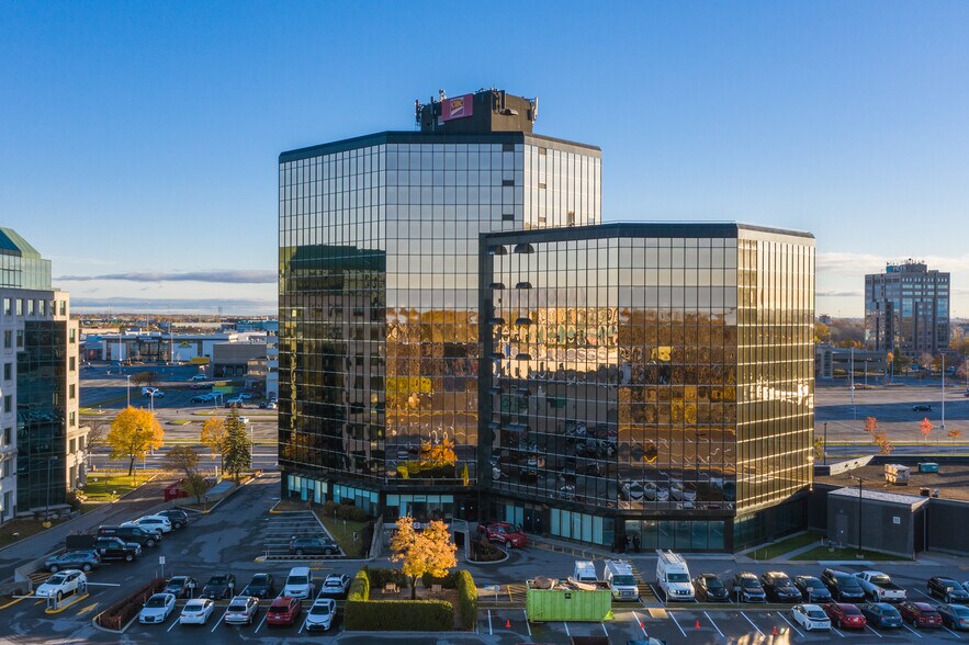 2540 Boul Daniel-Johnson, Laval, QC à louer - Photo de l’immeuble – Image 1 sur 10
