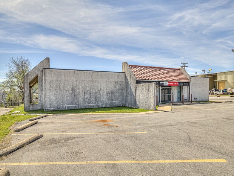 6912 E 12th St, Tulsa, OK à vendre - Photo de l’immeuble – Image 3 sur 6