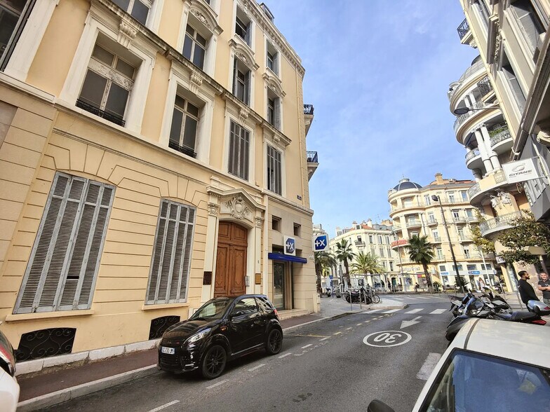 Bureau dans Cannes à louer - Photo de l’immeuble – Image 1 sur 10