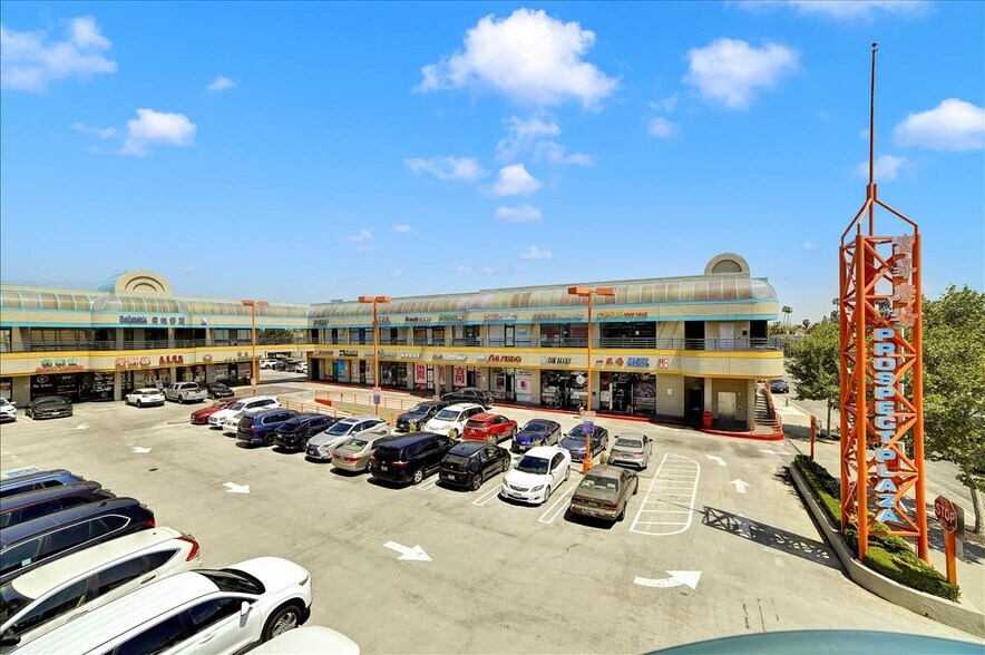 301 W Valley Blvd, San Gabriel, CA à louer - Photo de l’immeuble – Image 2 sur 18