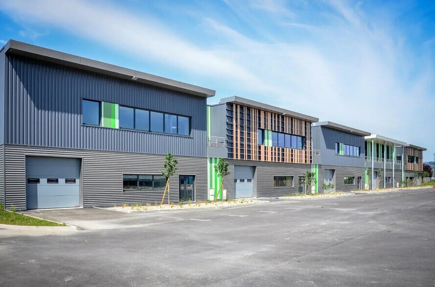 Bureau dans Conflans-Sainte-Honorine à louer - Photo de l’immeuble – Image 3 sur 23