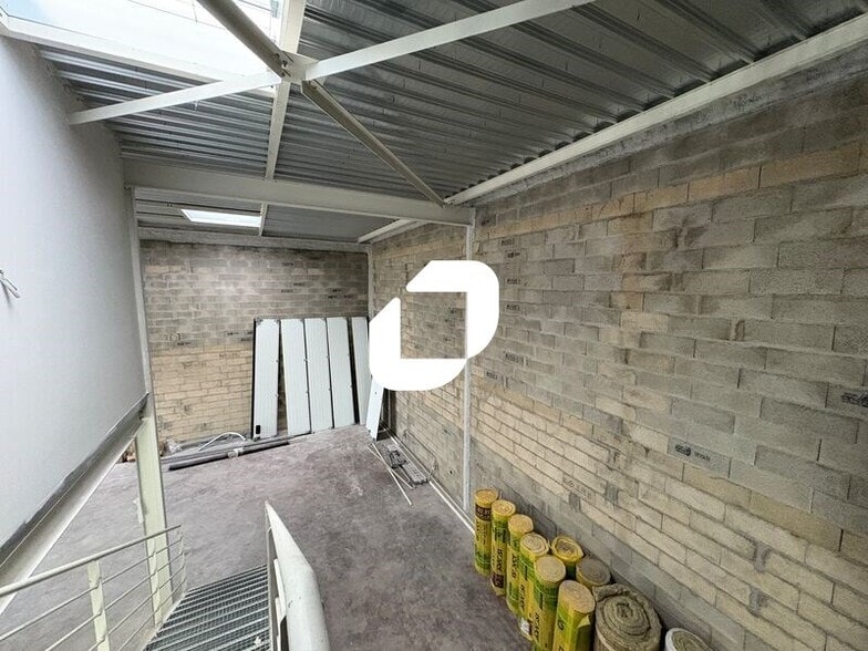 Local d'activités dans Plaisir à vendre - Photo intérieure – Image 3 sur 9