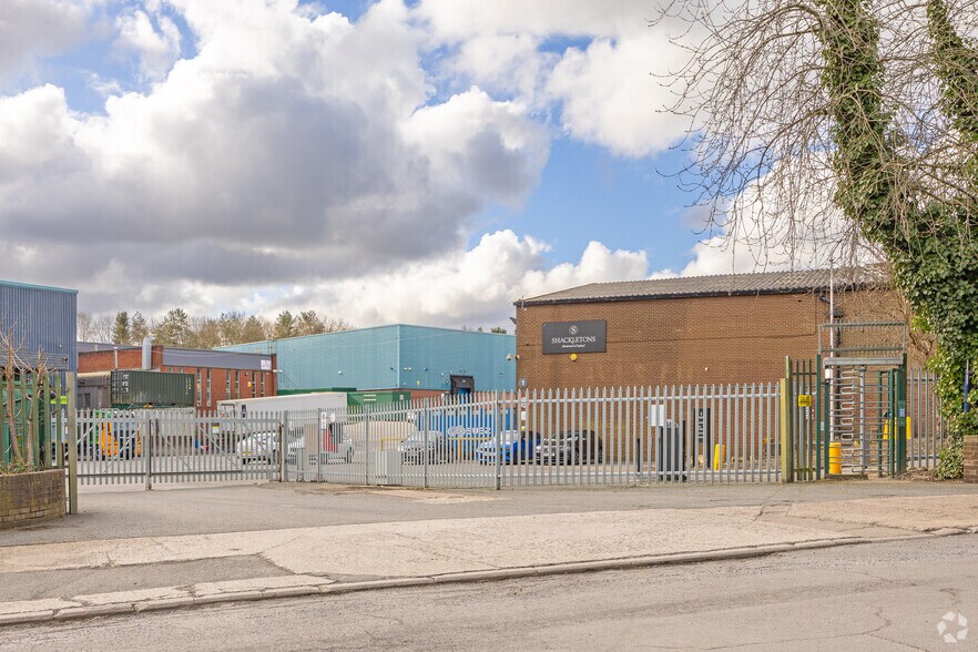 Wide Ln, Morley à louer - Photo de l’immeuble – Image 2 sur 3