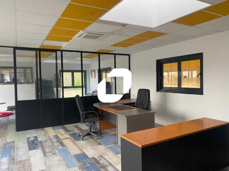 Bureau dans Marines à louer - Photo de l’immeuble – Image 3 sur 6