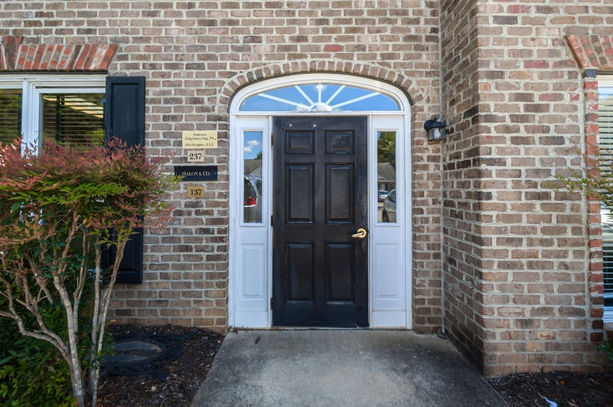 312 W Millbrook Rd, Raleigh, NC à vendre - Photo de l’immeuble – Image 3 sur 14