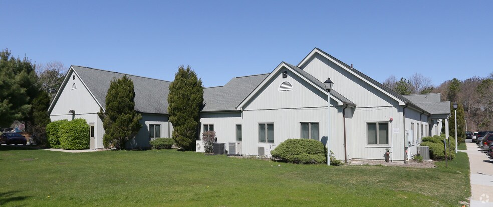 182-186 W Montauk Hwy, Hampton Bays, NY à louer - Photo principale – Image 2 sur 12