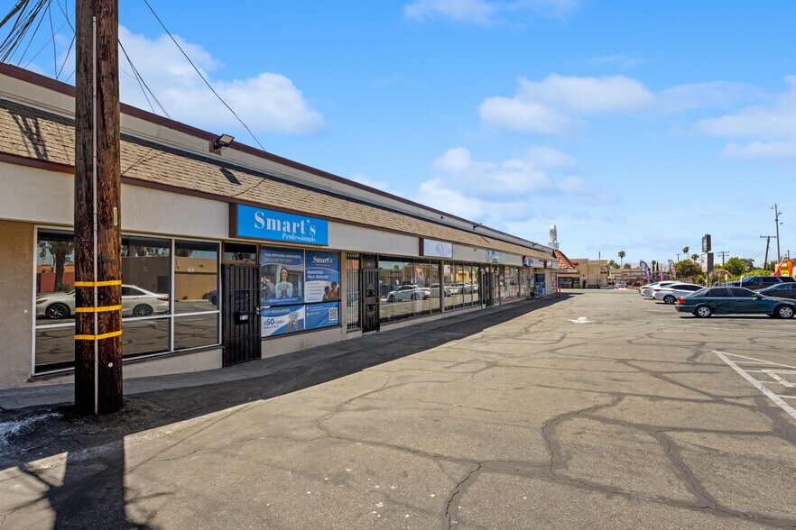 200-216 E Highland Ave, San Bernardino, CA à louer - Photo de l’immeuble – Image 3 sur 31