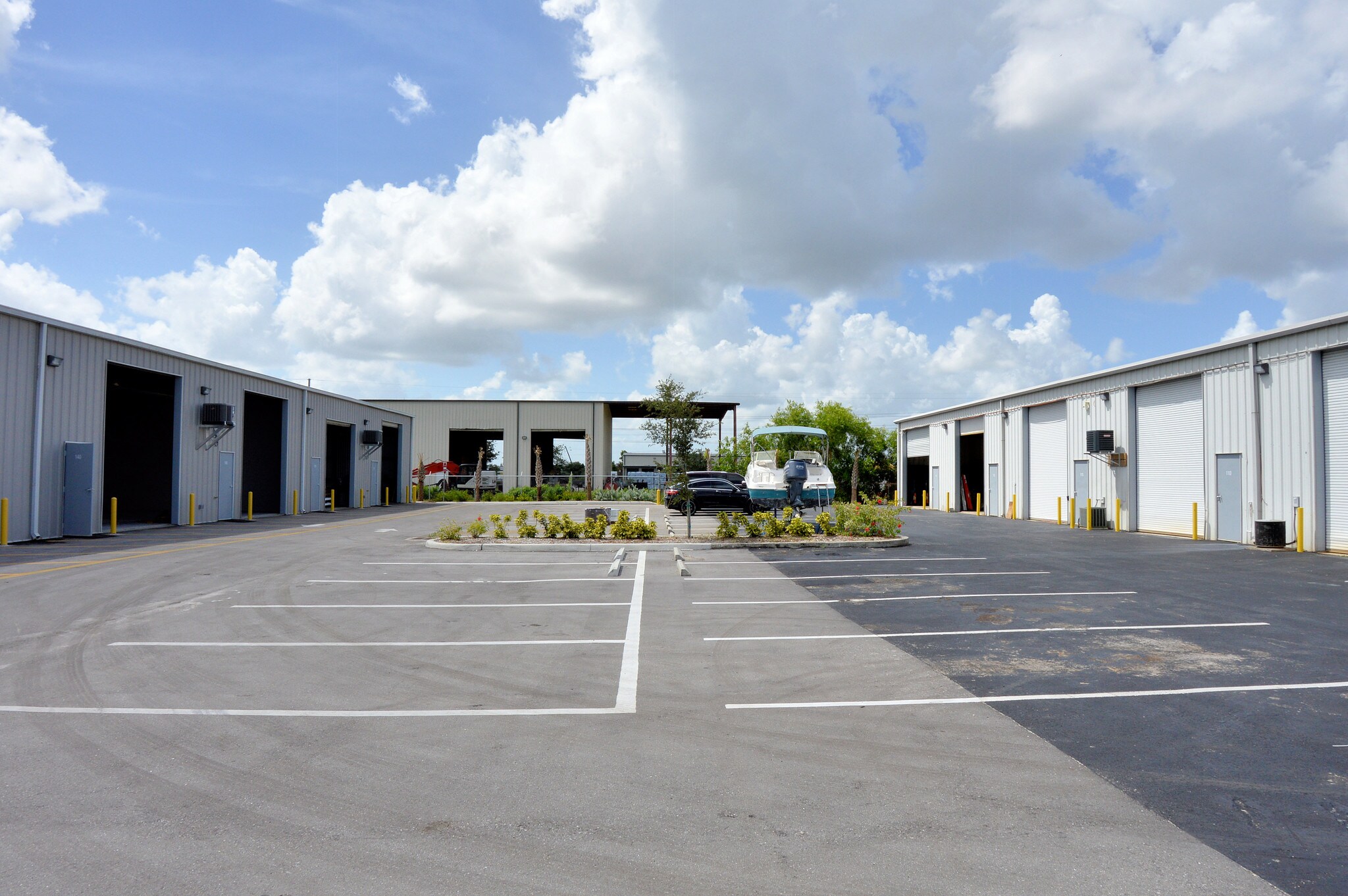 1681-1687 Benchmark Ave, Fort Myers, FL à louer Photo principale– Image 1 sur 28