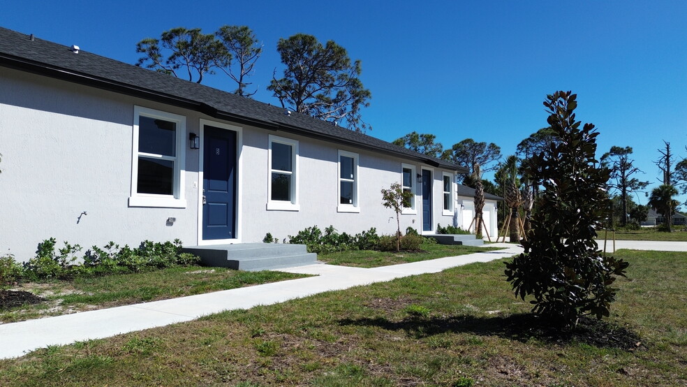246 Rotonda Blvd W, Rotonda West, FL à vendre - Photo de l’immeuble – Image 3 sur 29