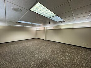 4370 W 109th St, Overland Park, KS à louer Photo intérieure– Image 1 sur 4