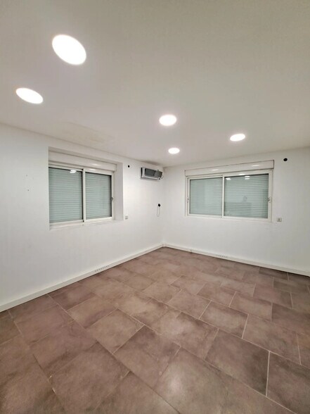 Local d'activités dans Roquebrune-sur-Argens à vendre - Photo intérieure – Image 3 sur 5