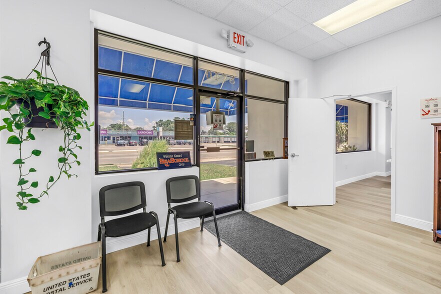 8440 4th St N, Saint Petersburg, FL à louer - Photo de l’immeuble – Image 3 sur 31