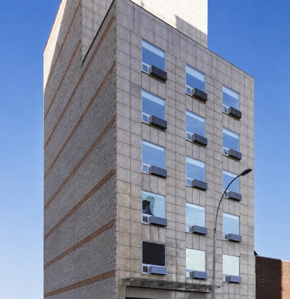 3858 12th St, Long Island City, NY à vendre - Photo de l’immeuble – Image 1 sur 11