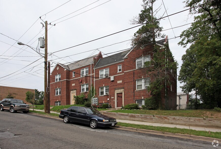 1725 29th St SE, Washington, DC à vendre - Photo principale – Image 1 sur 2