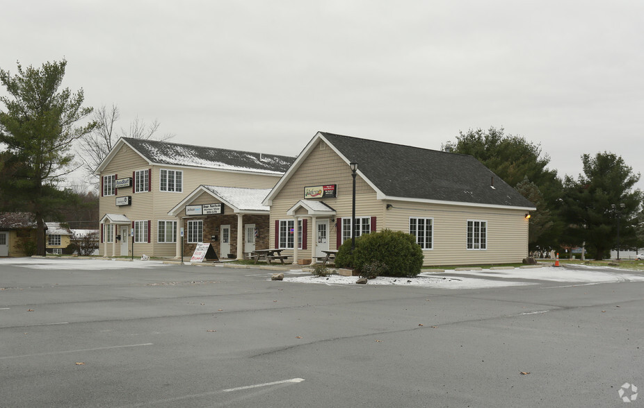 2374 Route 9, Mechanicville, NY à louer - Photo de l’immeuble – Image 1 sur 7