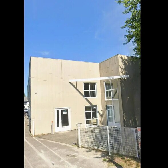 Local d'activités dans Eysines à vendre - Photo de l’immeuble – Image 2 sur 2