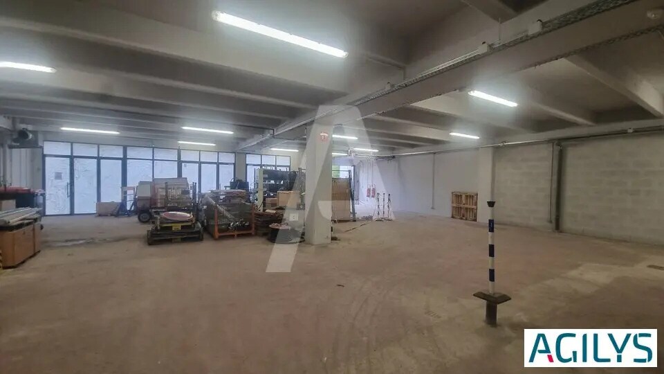 Local d’activités dans Palaiseau à louer - Photo de l’immeuble – Image 1 sur 4