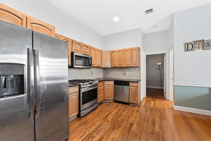 1303 Summit Ave, Union City, NJ à vendre - Photo de l’immeuble – Image 2 sur 18