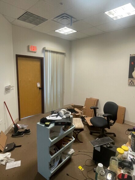 837 Oakton St, Elk Grove Village, IL à louer - Photo de l’immeuble – Image 2 sur 7