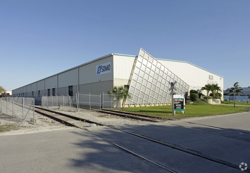 11451 NW 36th Ave, Miami, FL à louer - Photo de l’immeuble – Image 3 sur 5